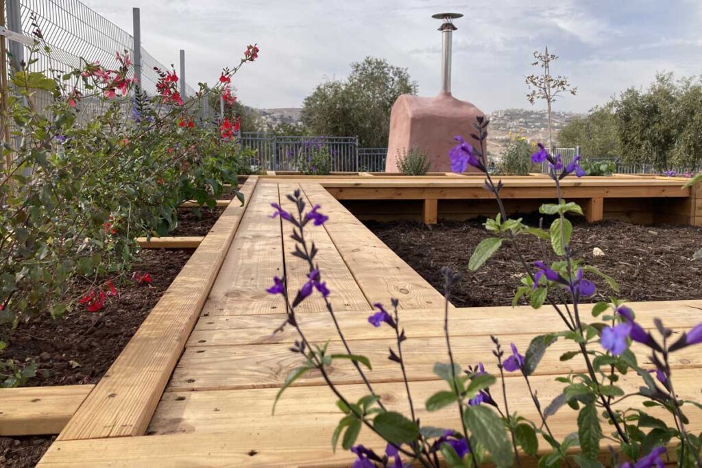 אבישי פרידמן | חצר בית הספר כמרחב למידה: בין תכנון חדש לשדרוג קיים