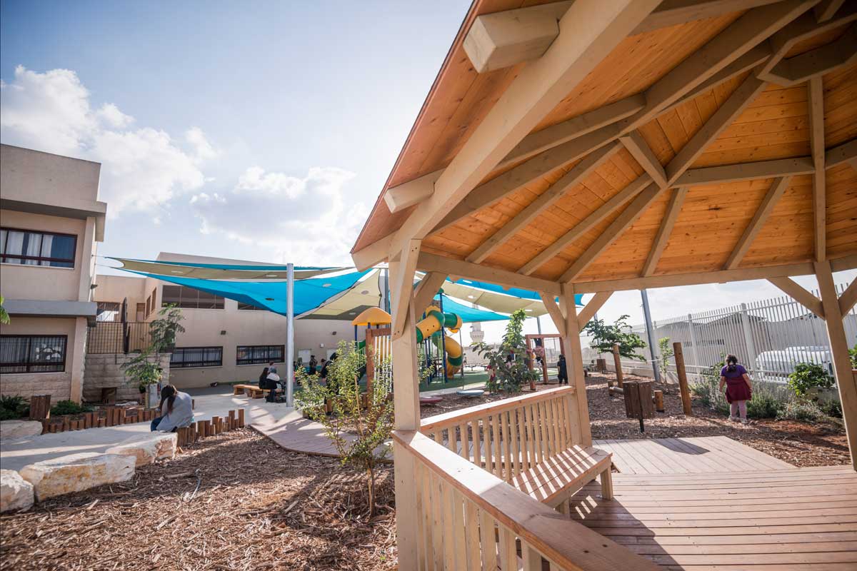 אבישי פרידמן | חצר בית הספר כמרחב למידה: בין תכנון חדש לשדרוג קיים